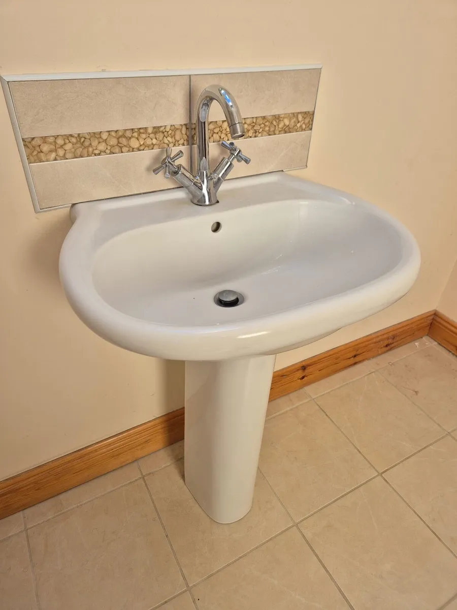 Bathroom suit - Image 1