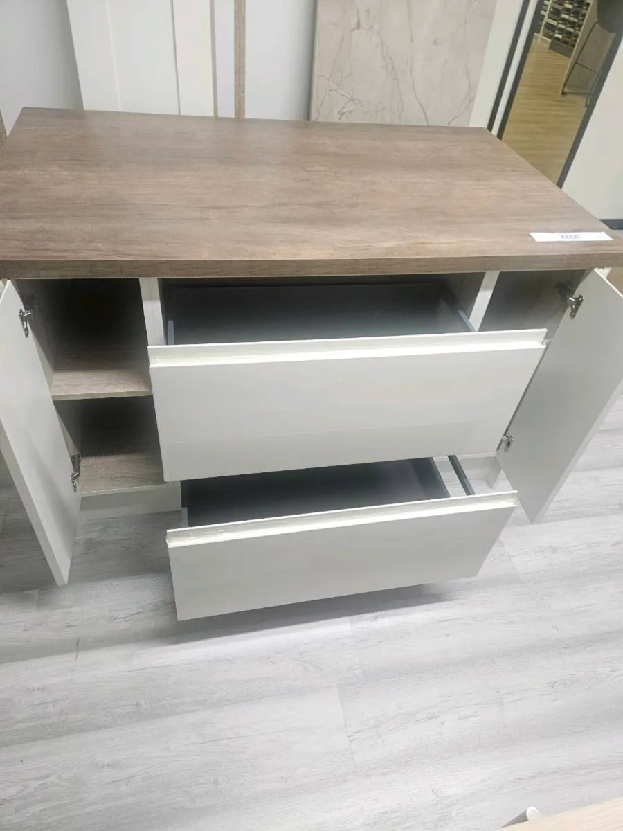 Kitchen islands - Image 2