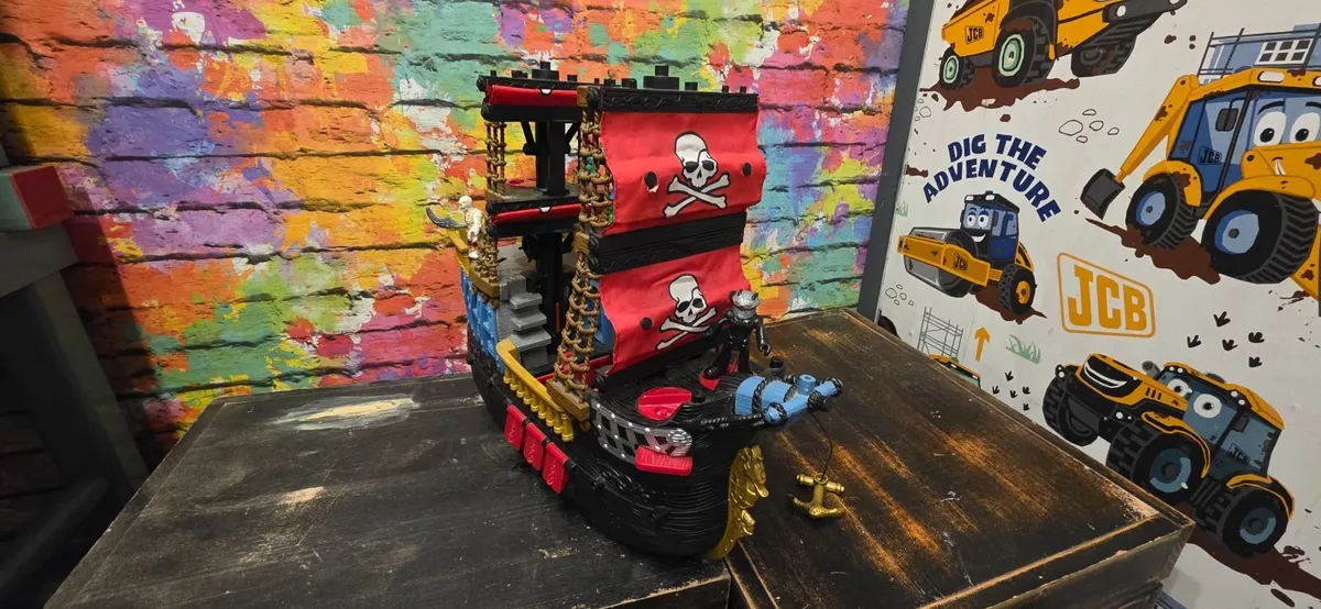 Imagine pirate ship with 3 figures - Image 2