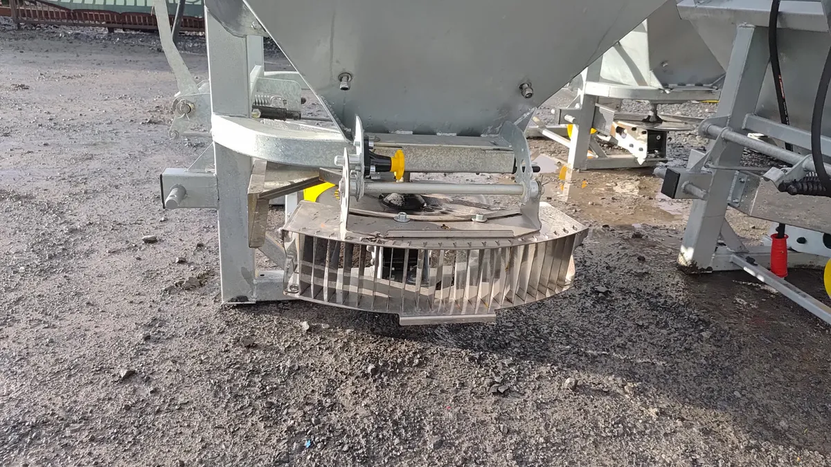 Fertiliser spreader Tolmet - Image 3