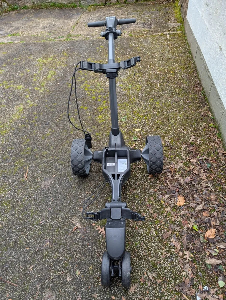 Motocaddy M7 Remote Control Golf Trolley - Image 2