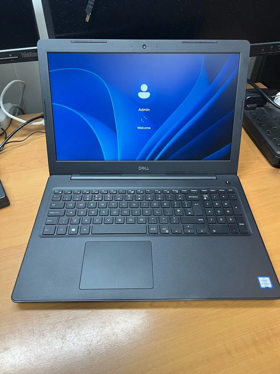 Dell laptop i3 pro 8/256 windows 11 - Image 1