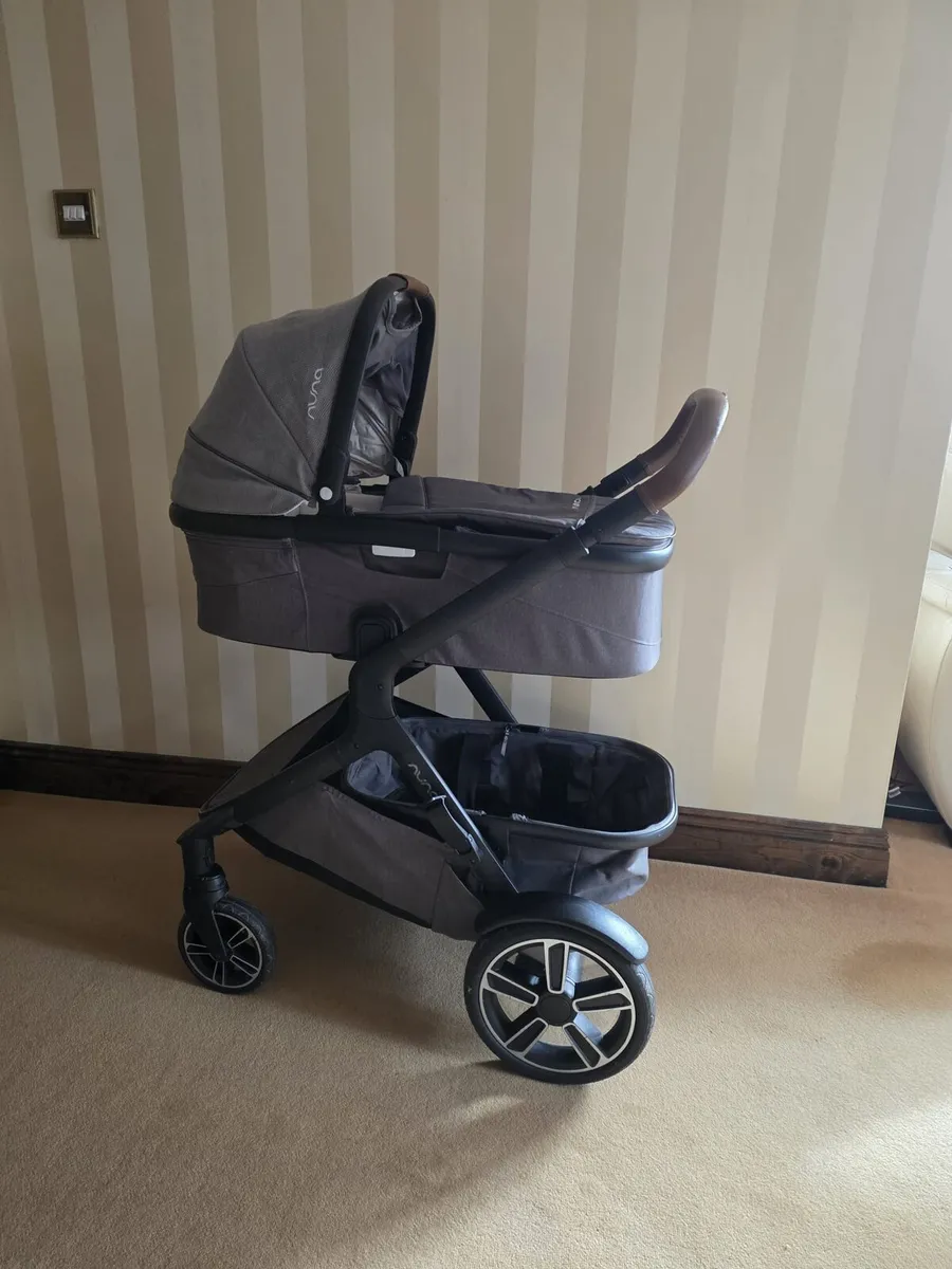Travel system and double buggy - Image 1