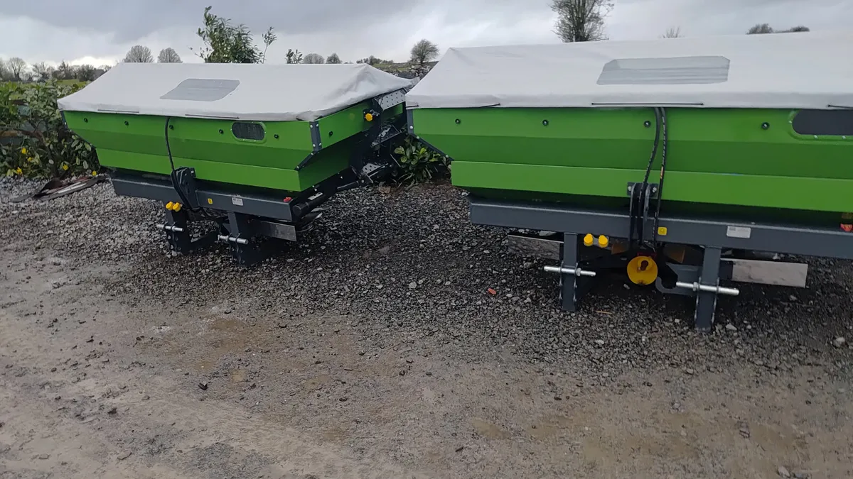 Tolmet fertiliser spreader - Image 4