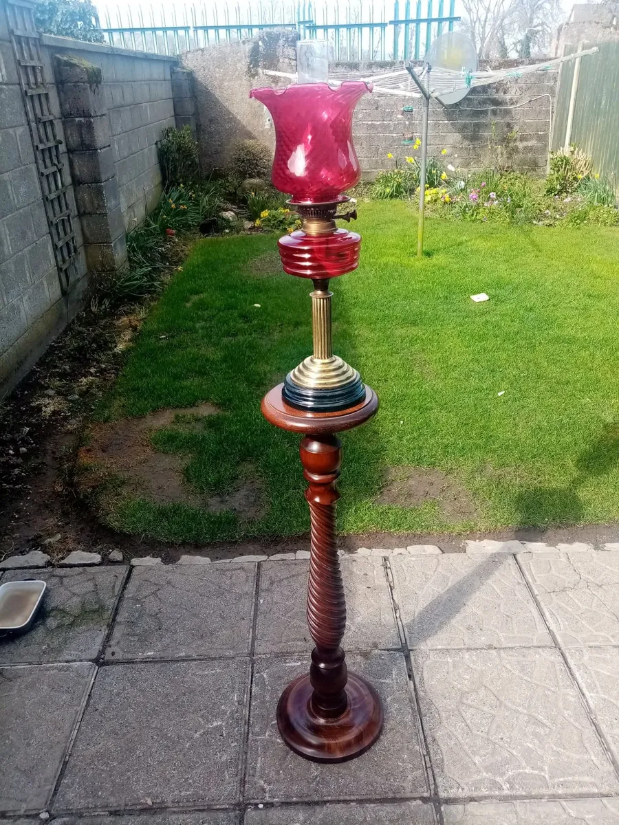 Vintage oil lamp, Pedestal - Image 1