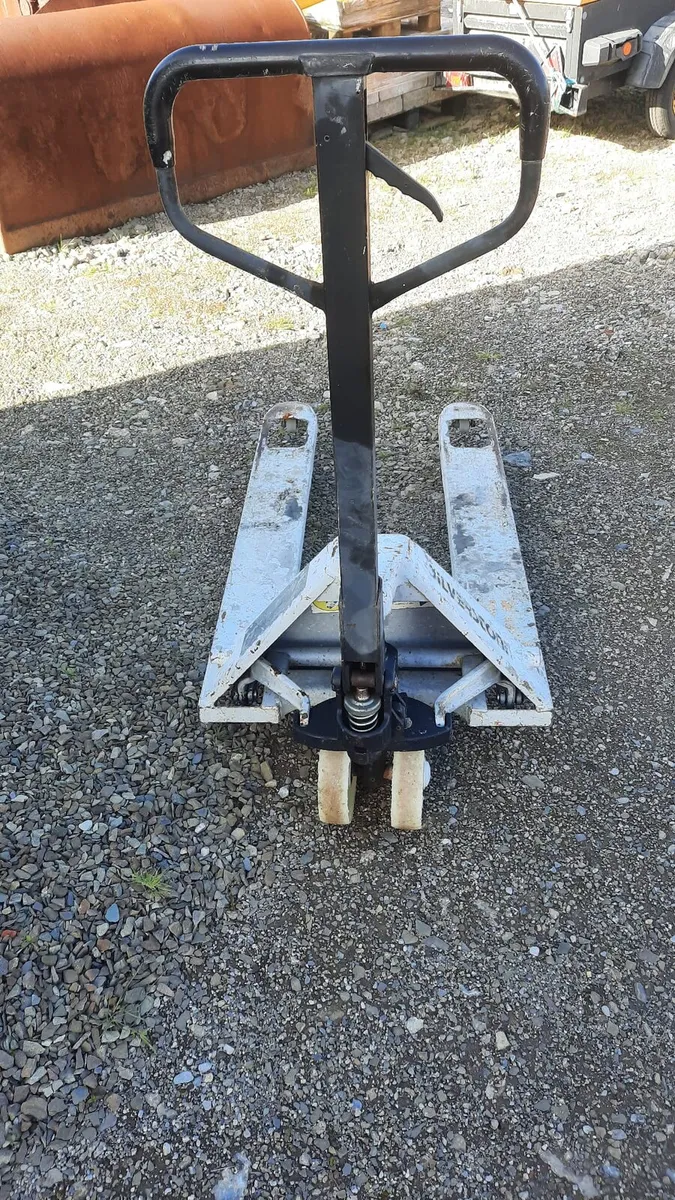 Palette truck-- perfect working order- - Image 1