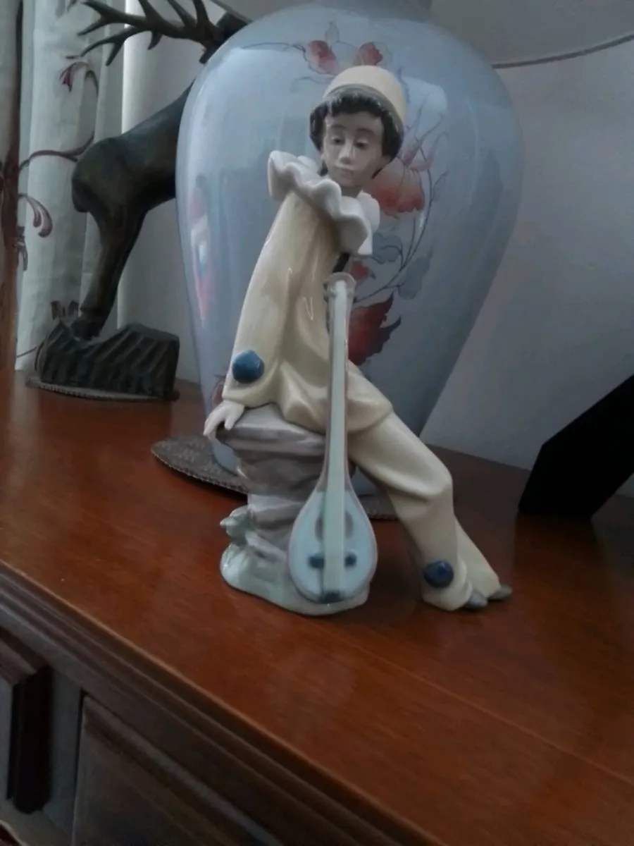 Nao figurine - Image 1