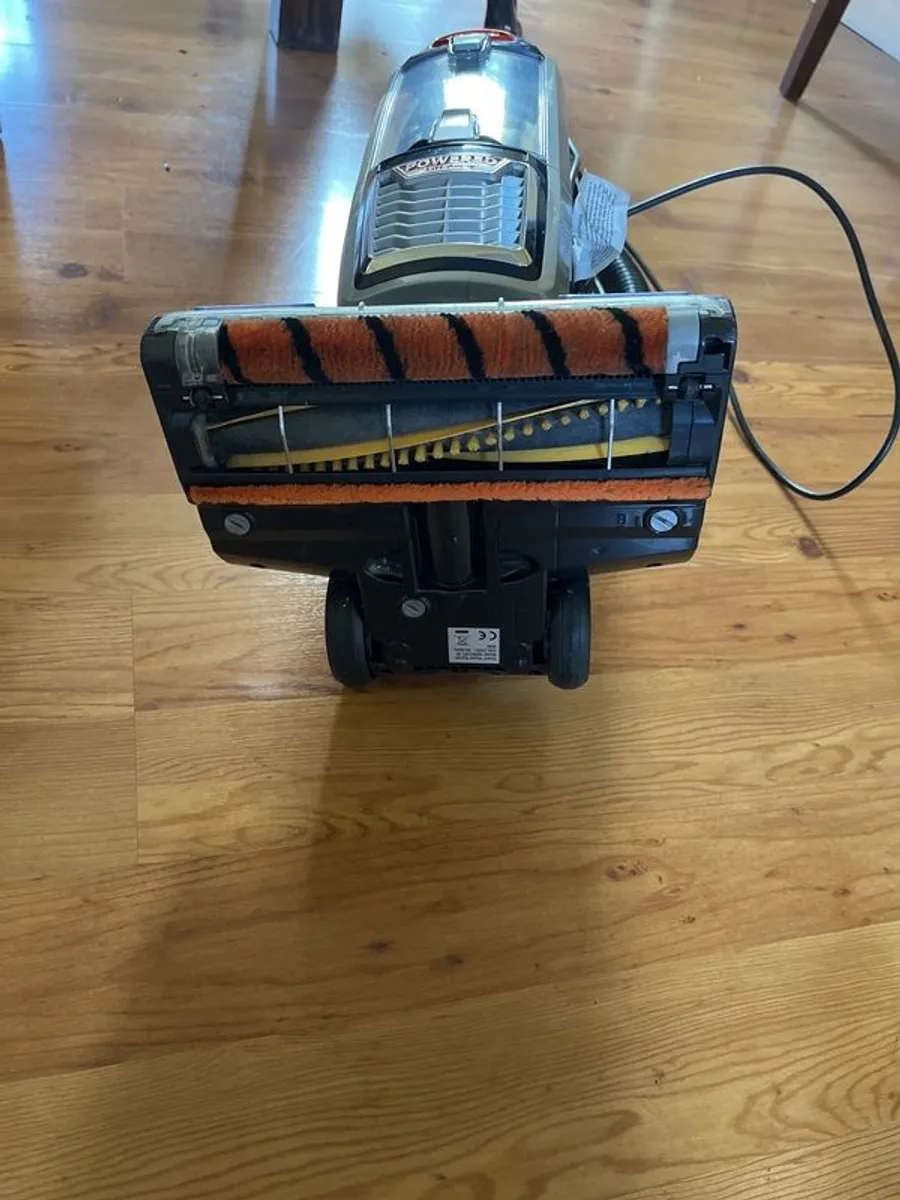 Shark Classic Anti Hair Wrap Upright Pet Vacuum NZ801UKT (like new) - Image 4