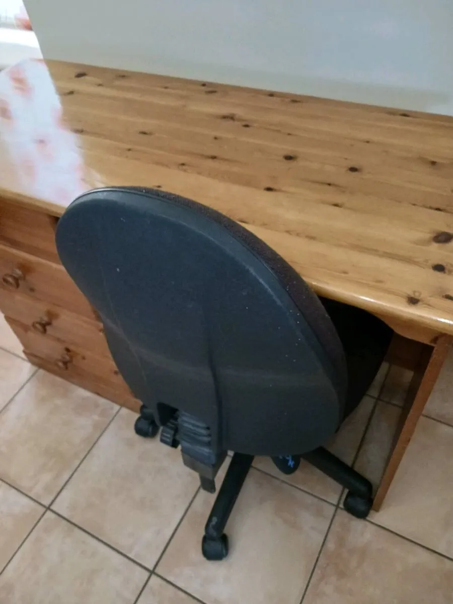 Desk and office chair - Image 4