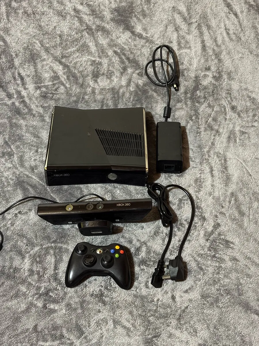 Xbox 360 Slim - Image 1