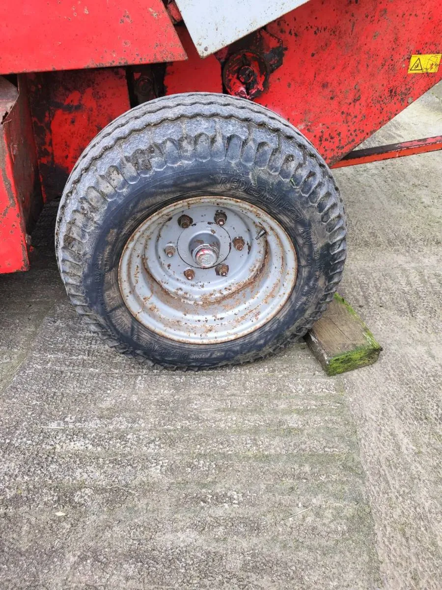 Welger 220 Baler - Image 2
