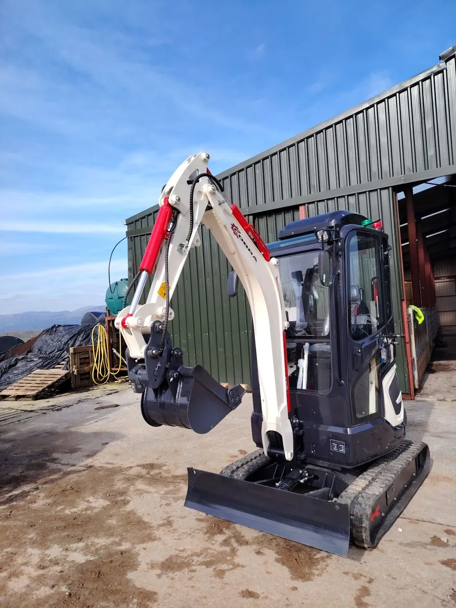 2.5 excavator - Image 1