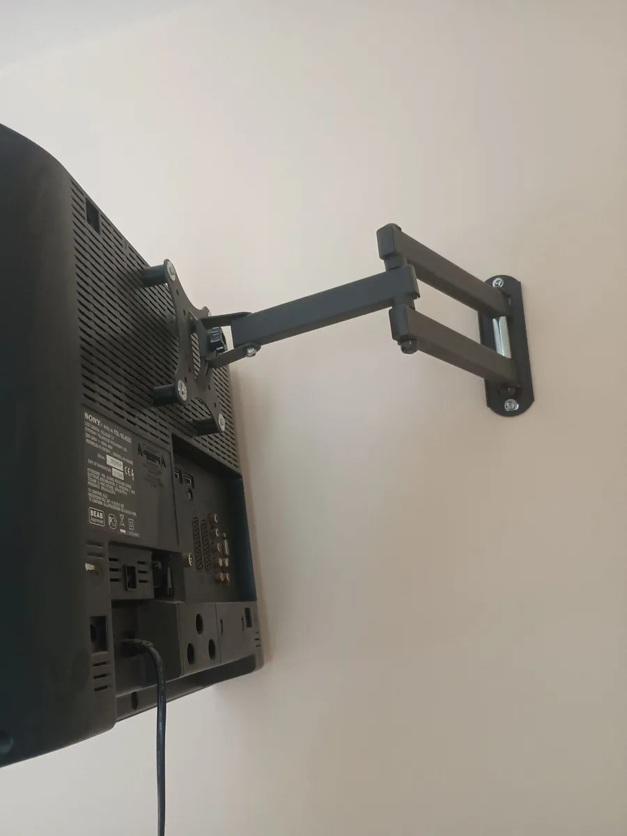 Sony Bravia 19" TV with Stand and Wall Bracket - Image 3