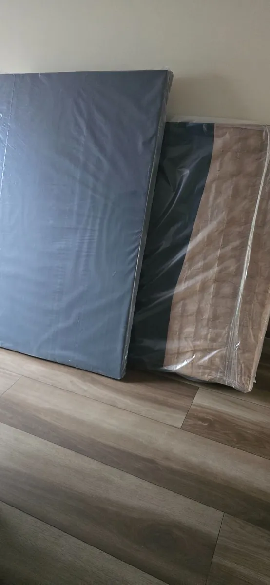 King size bed - Image 2