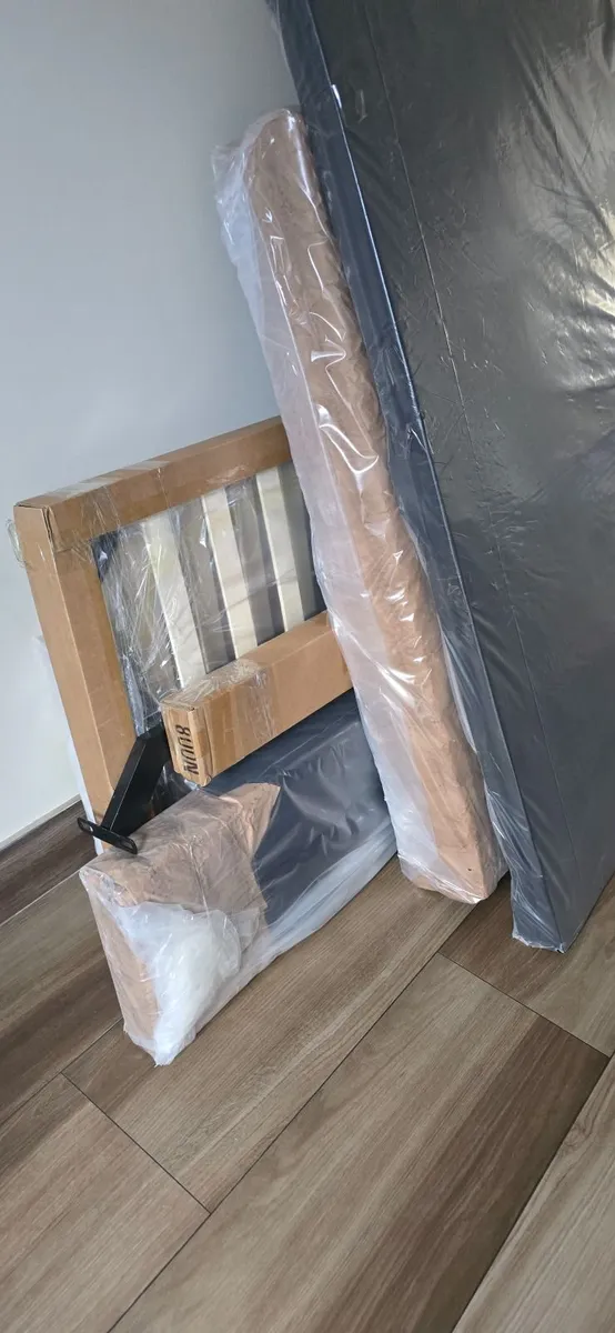 King size bed - Image 3