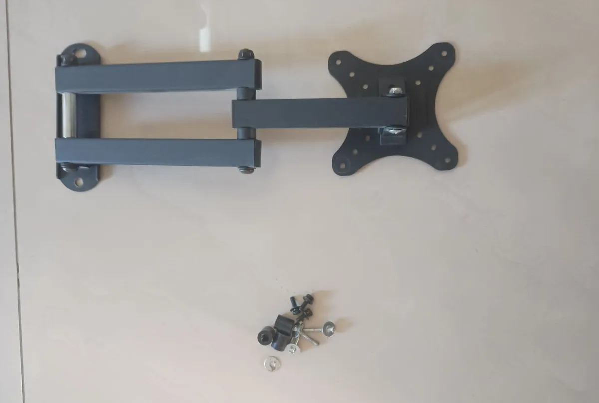 Sony Bravia 19" TV with Stand and Wall Bracket - Image 4