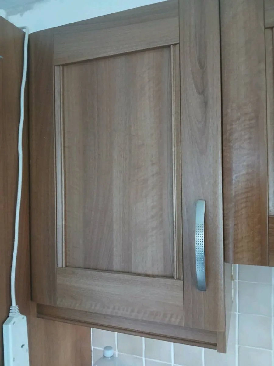 Fully fitted kitchen - Image 2