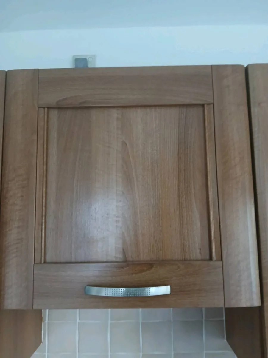 Fully fitted kitchen - Image 3