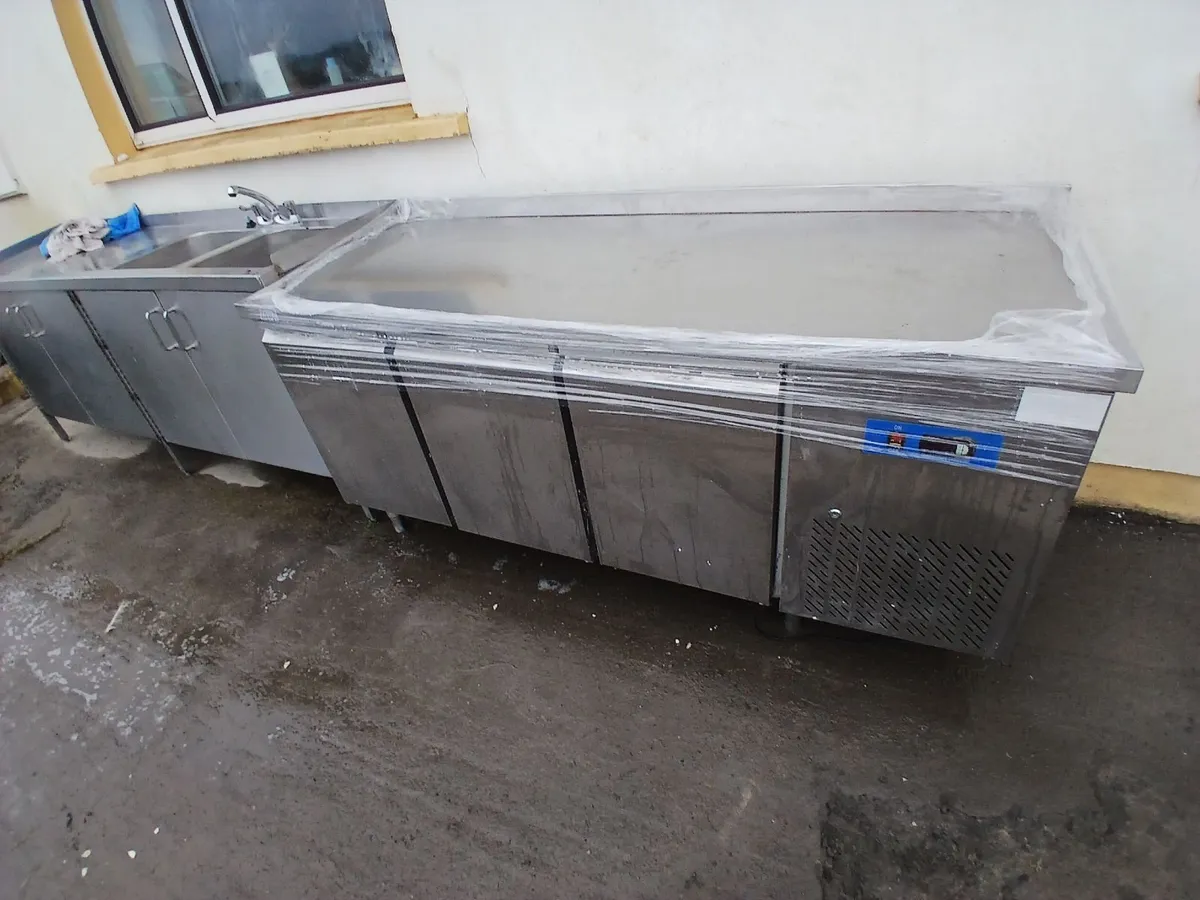 Staneless steel cabbinet  on wheels .. - Image 1