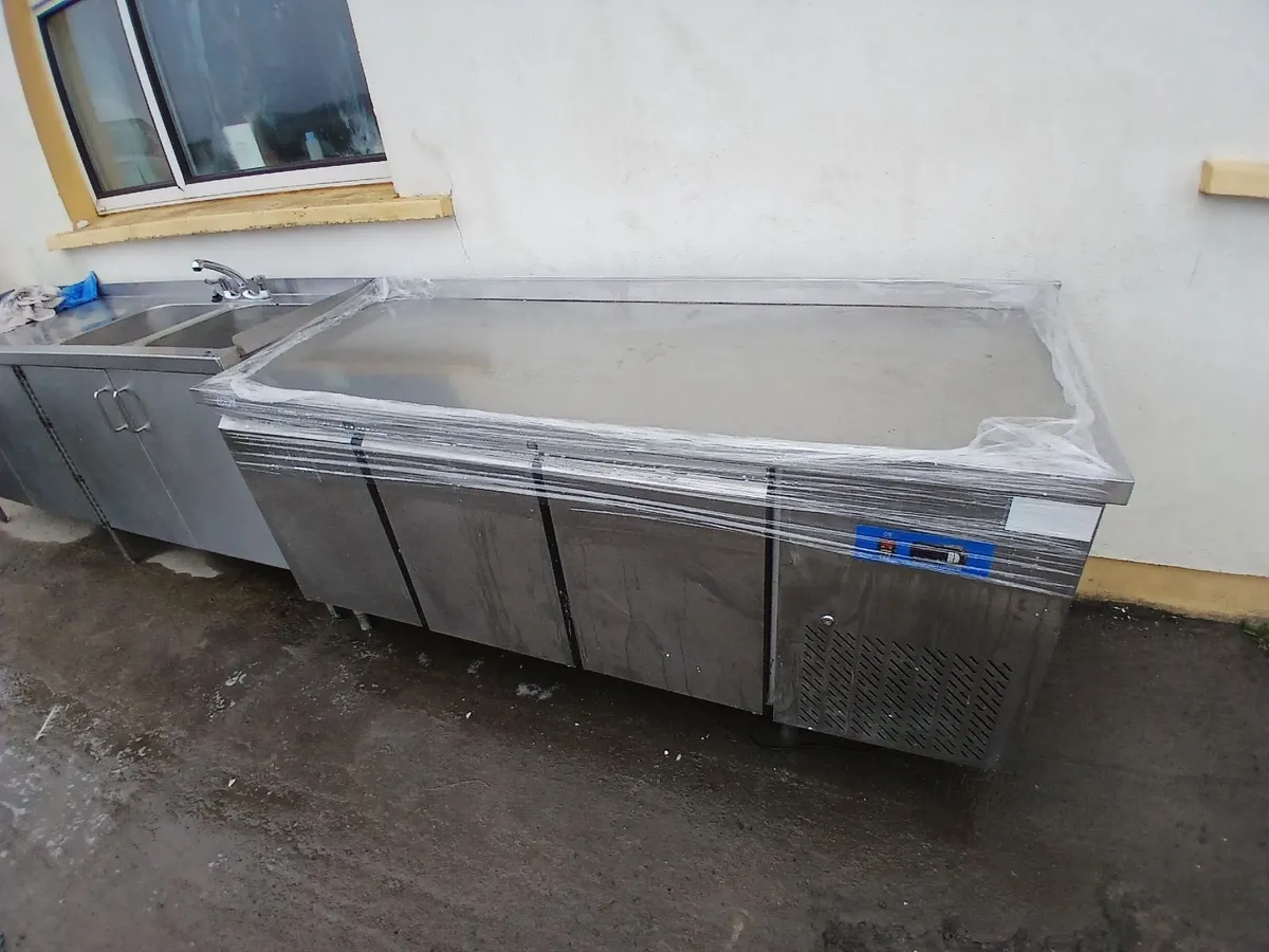 Staneless steel cabbinet  on wheels .. - Image 3