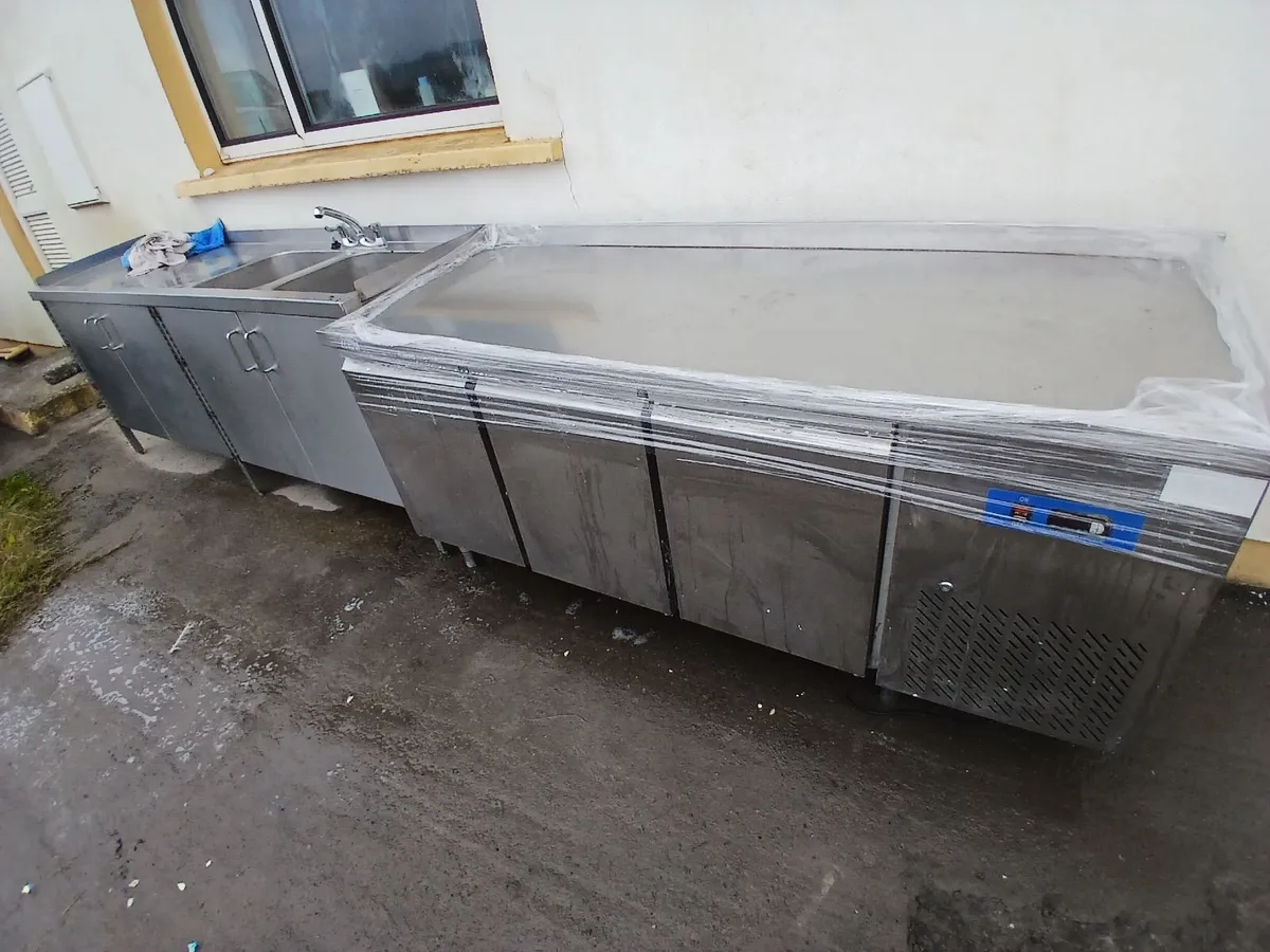 Staneless steel cabbinet  on wheels .. - Image 4