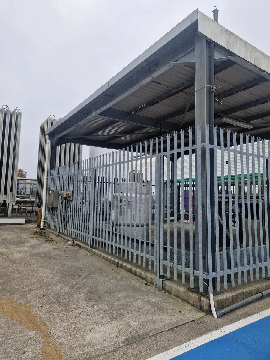 Large steel shed - Image 1