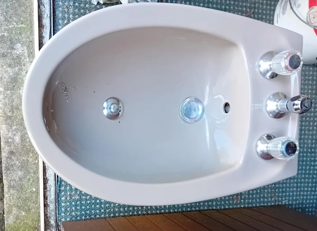 Vintage 4 piece Bathroom Suite - Image 2