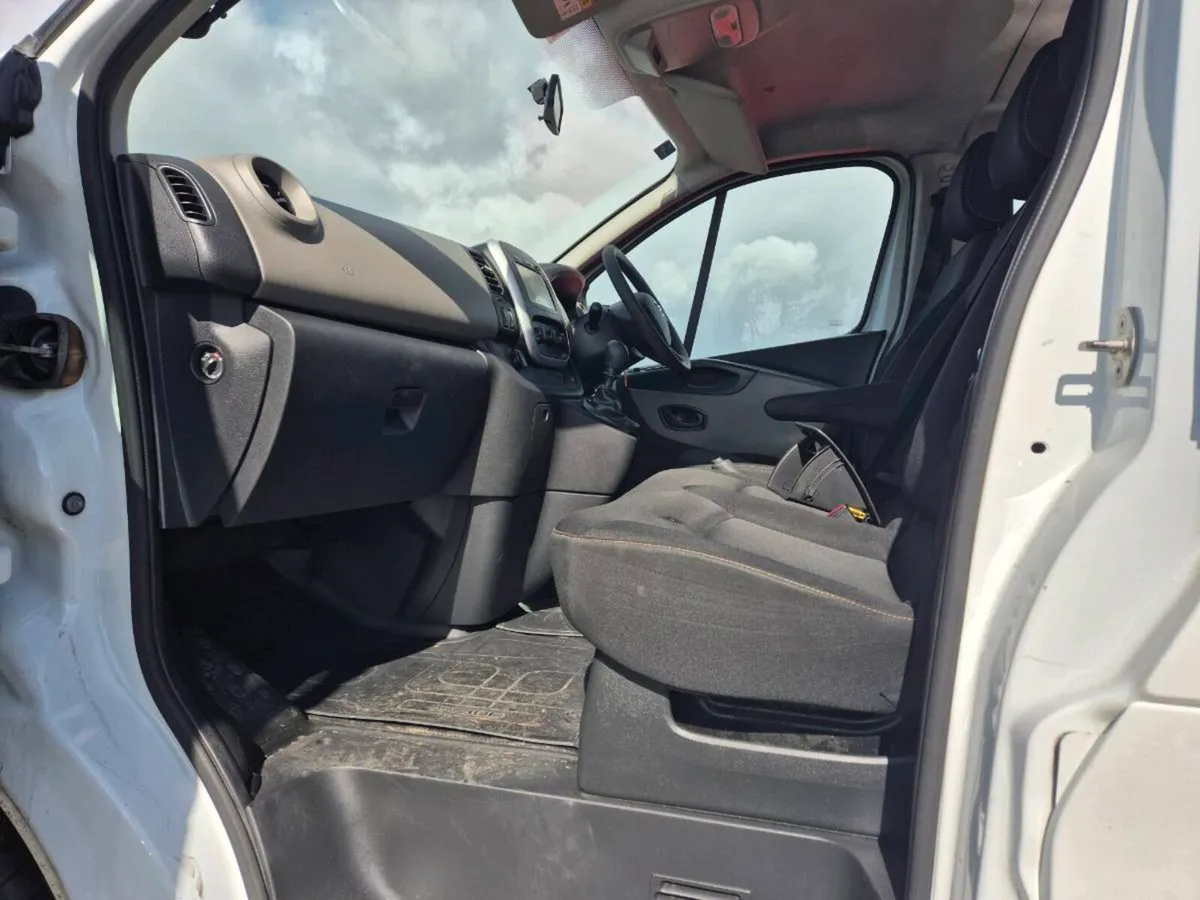 Nissan nv 300 - Image 2