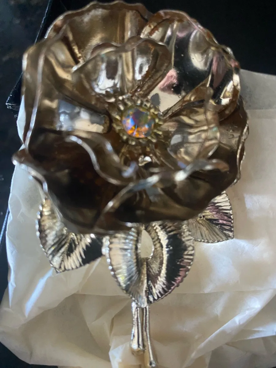 Metal Floral Brooch - Image 2