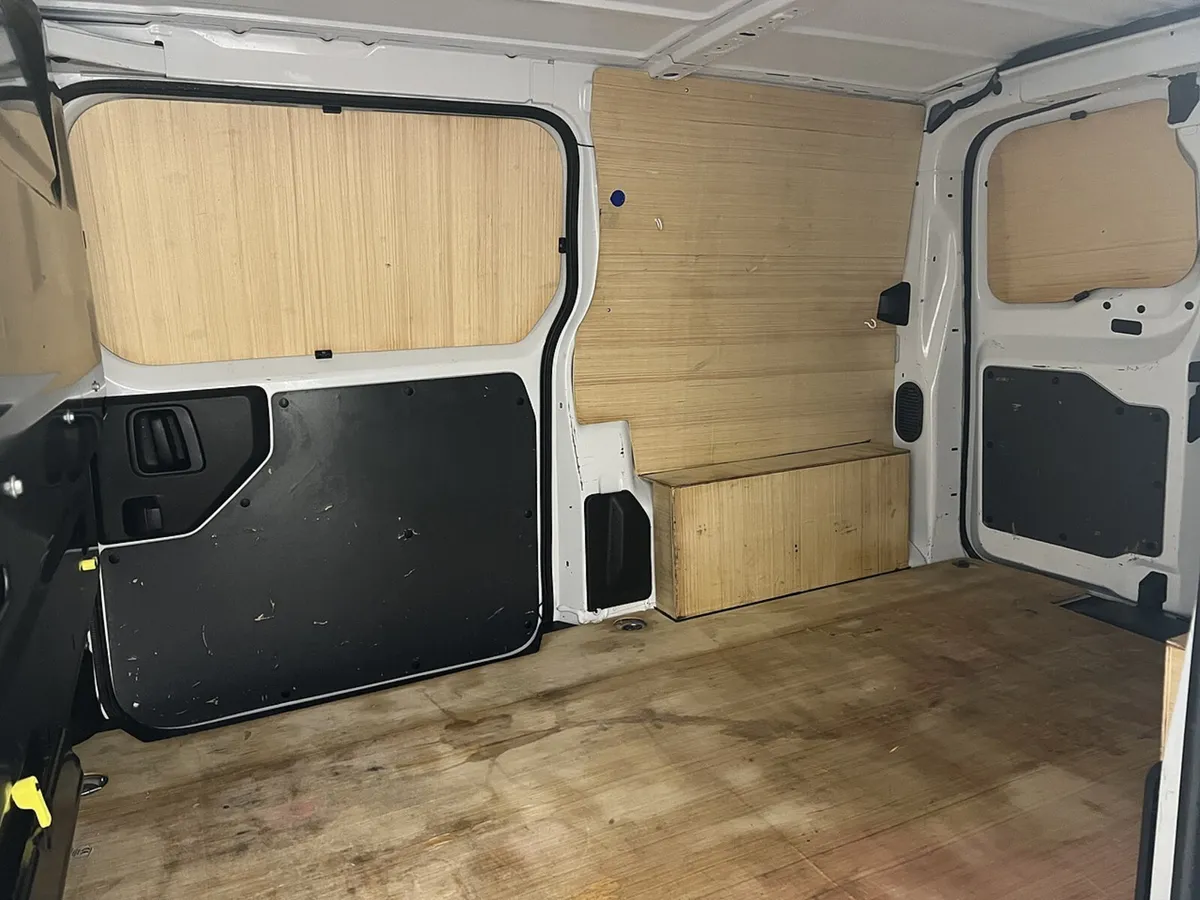 2023 Peugeot Expert Panel Van - Image 3