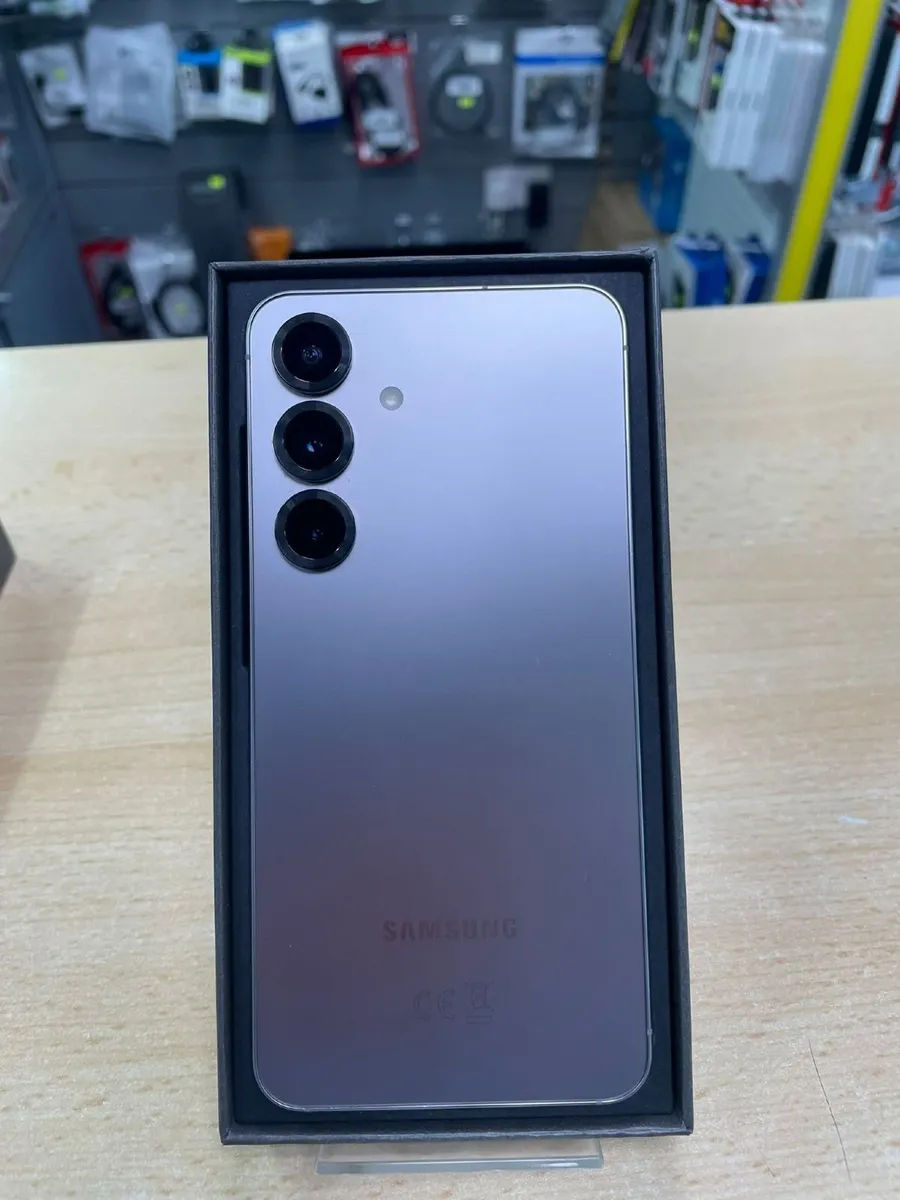 Samsung Galaxy S25 128GB Silver Shadow - Image 2