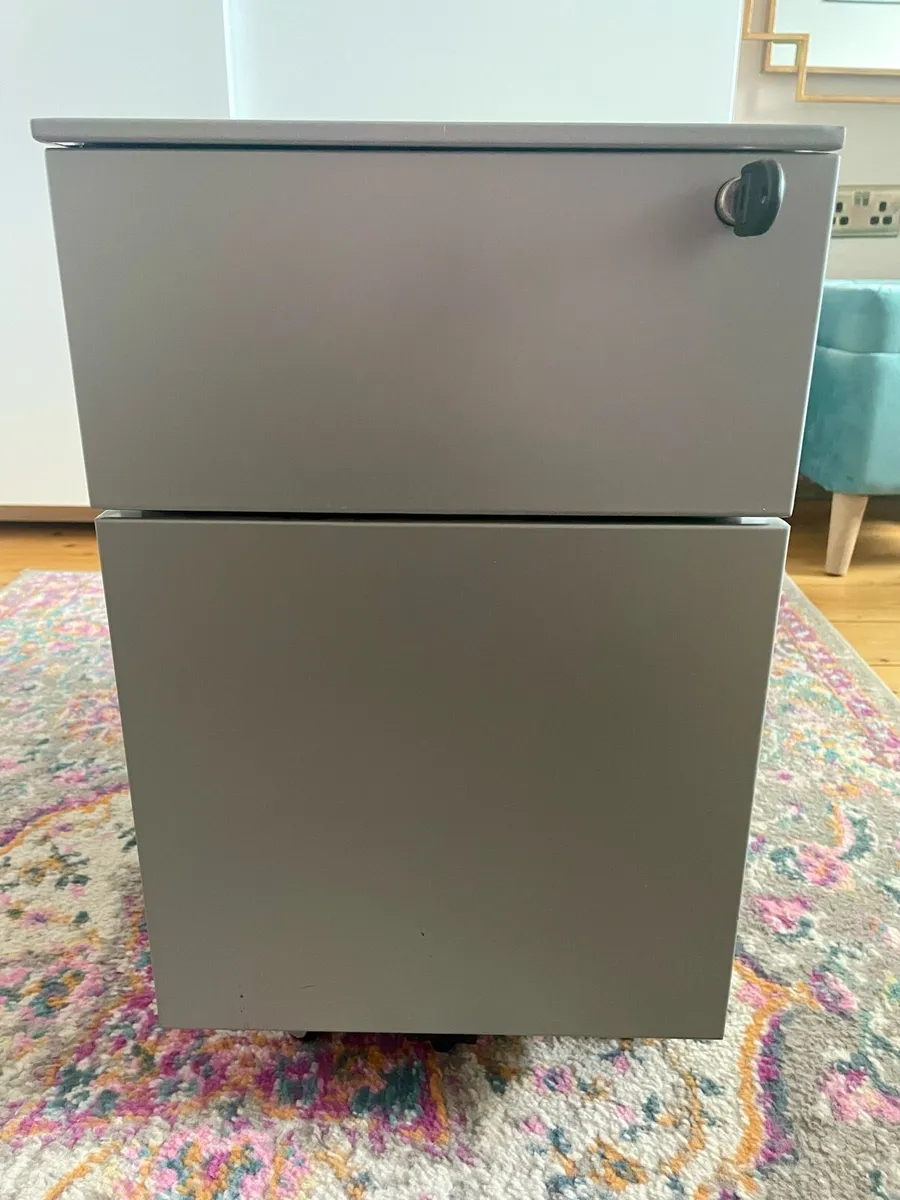 Small metal filing cabinet - Image 1