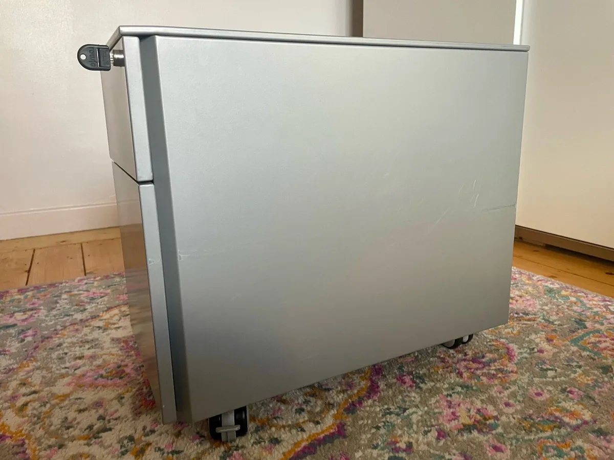 Small metal filing cabinet - Image 2
