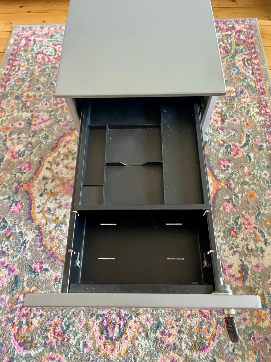 Small metal filing cabinet - Image 4