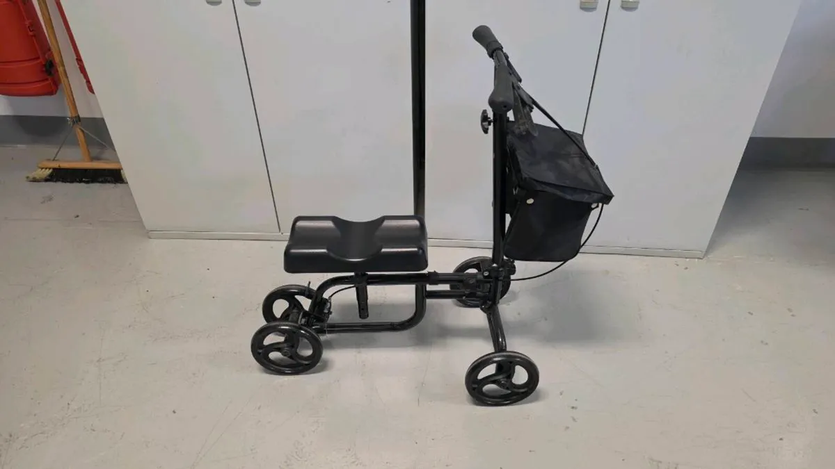 Folding knee scooter - Image 2