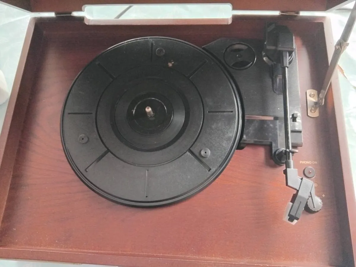 Record Player - Image 3