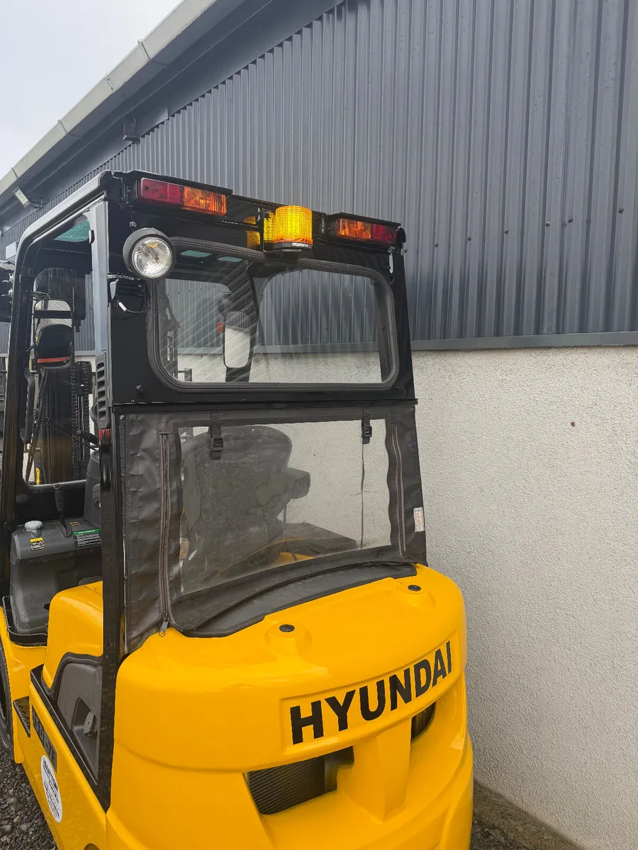 Hyundai 15D-17E Forklift - Image 4