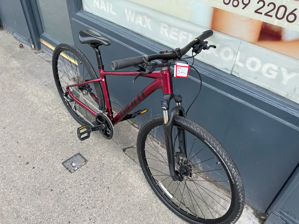 Giant Roam 3 Hybrid Bike - Image 3