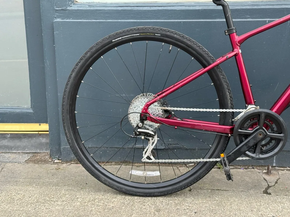 Giant Roam 3 Hybrid Bike - Image 2