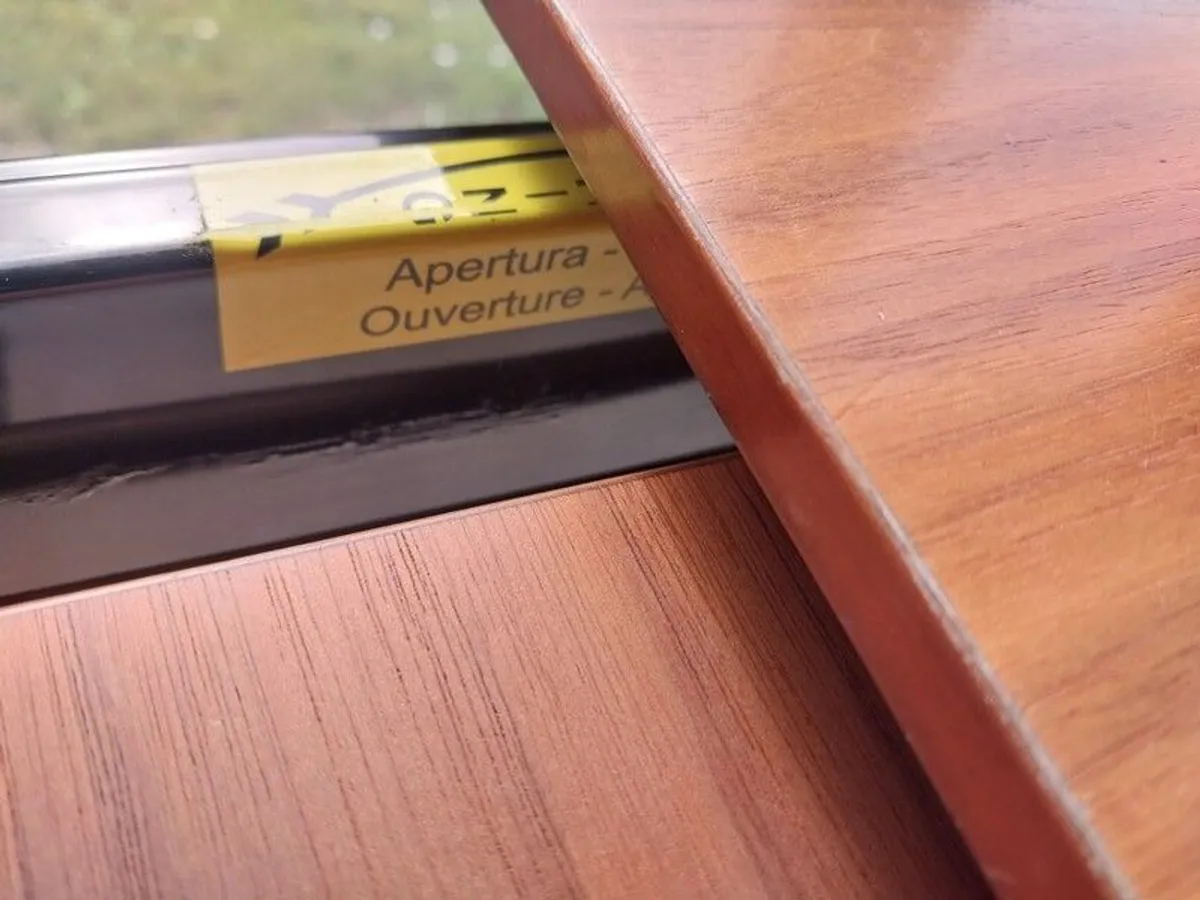 Solid Wood Calligaris extendable table - Image 3