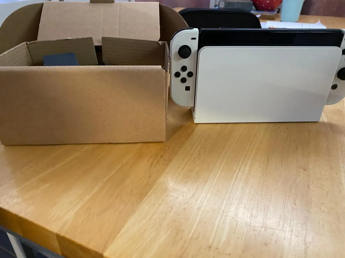 Nintendo switch Oled - Image 2