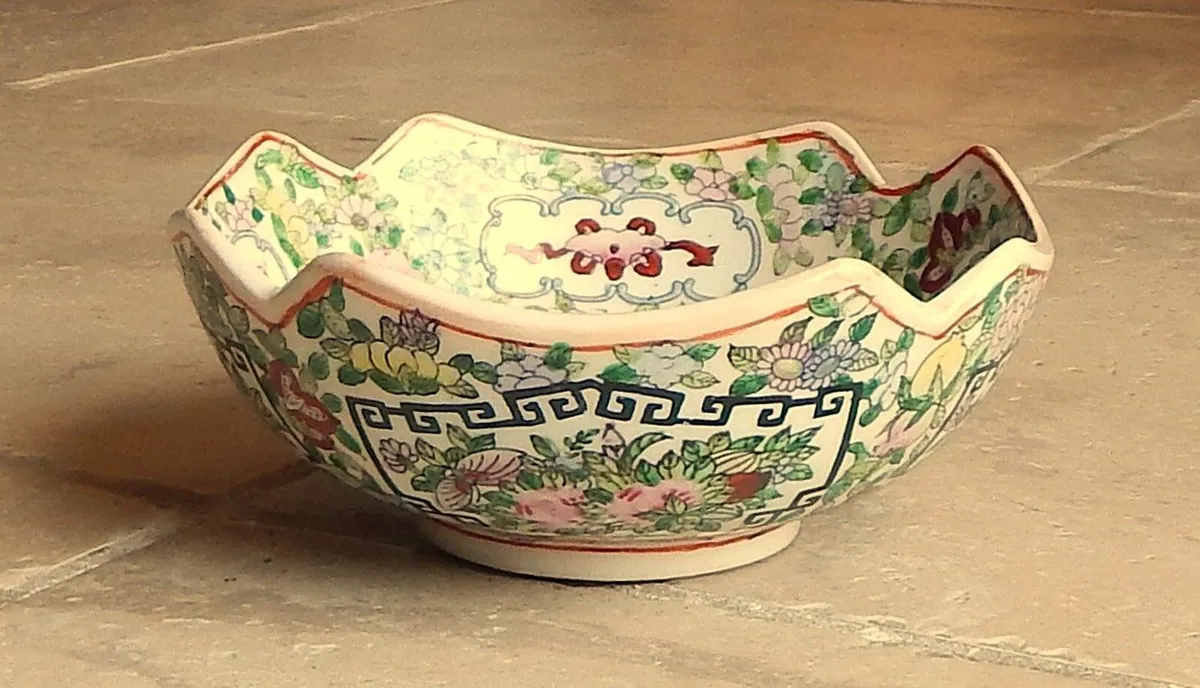 Chinese Porcelain Rose Medallion Style Bowl - Image 3