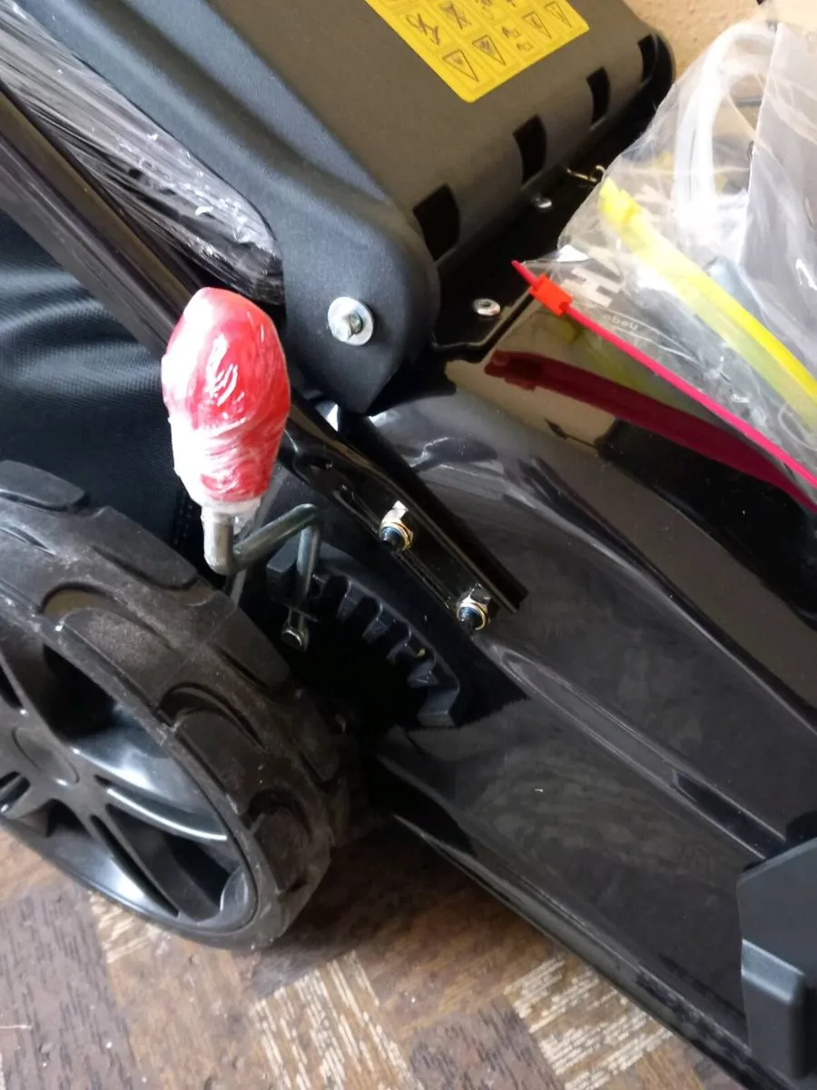 Harry brand new selfdrive mower 51cm/20" cut - Image 4