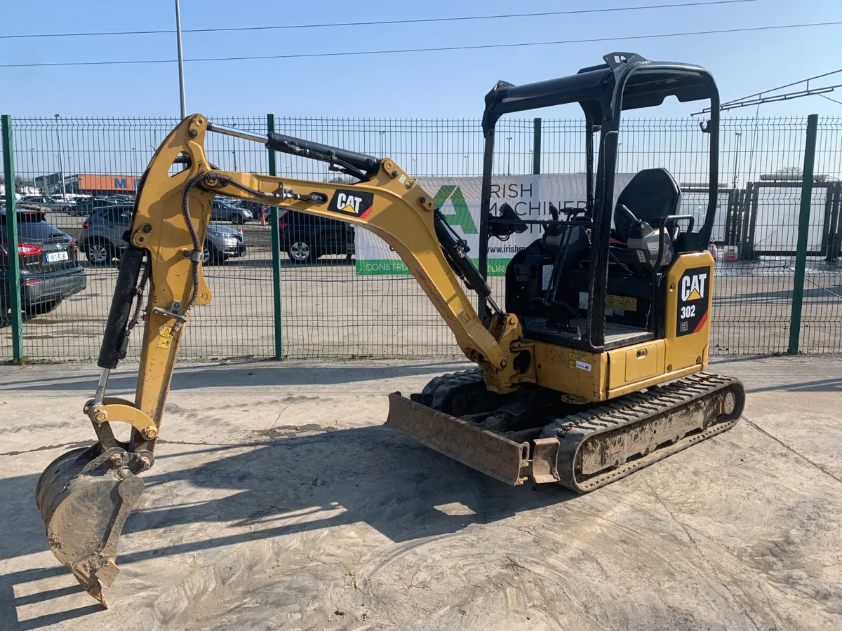 2019 CATERPILLAR 302CR MINI EXCAVATOR FOR AUCTION - Image 1