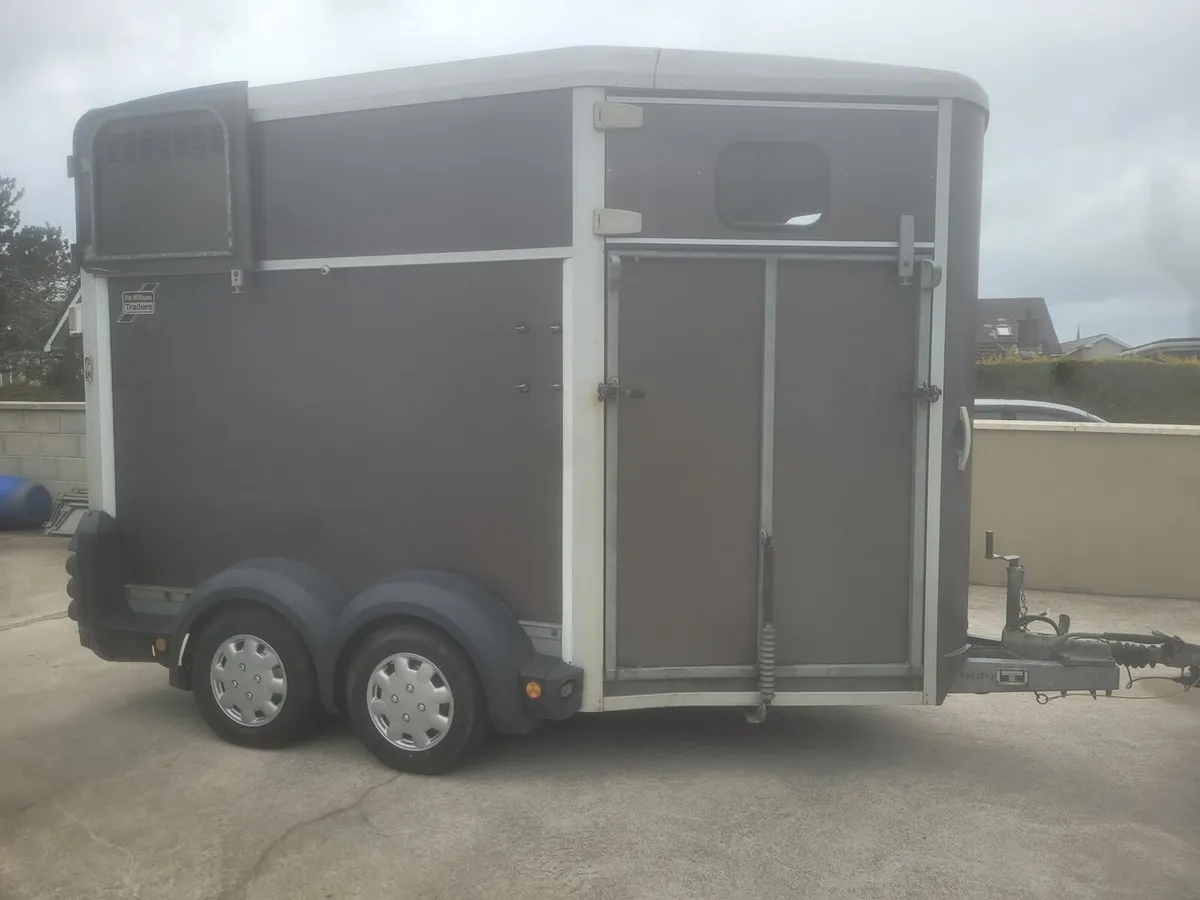 Ifor Williams 511 horse box with keys and paperwor - Image 1