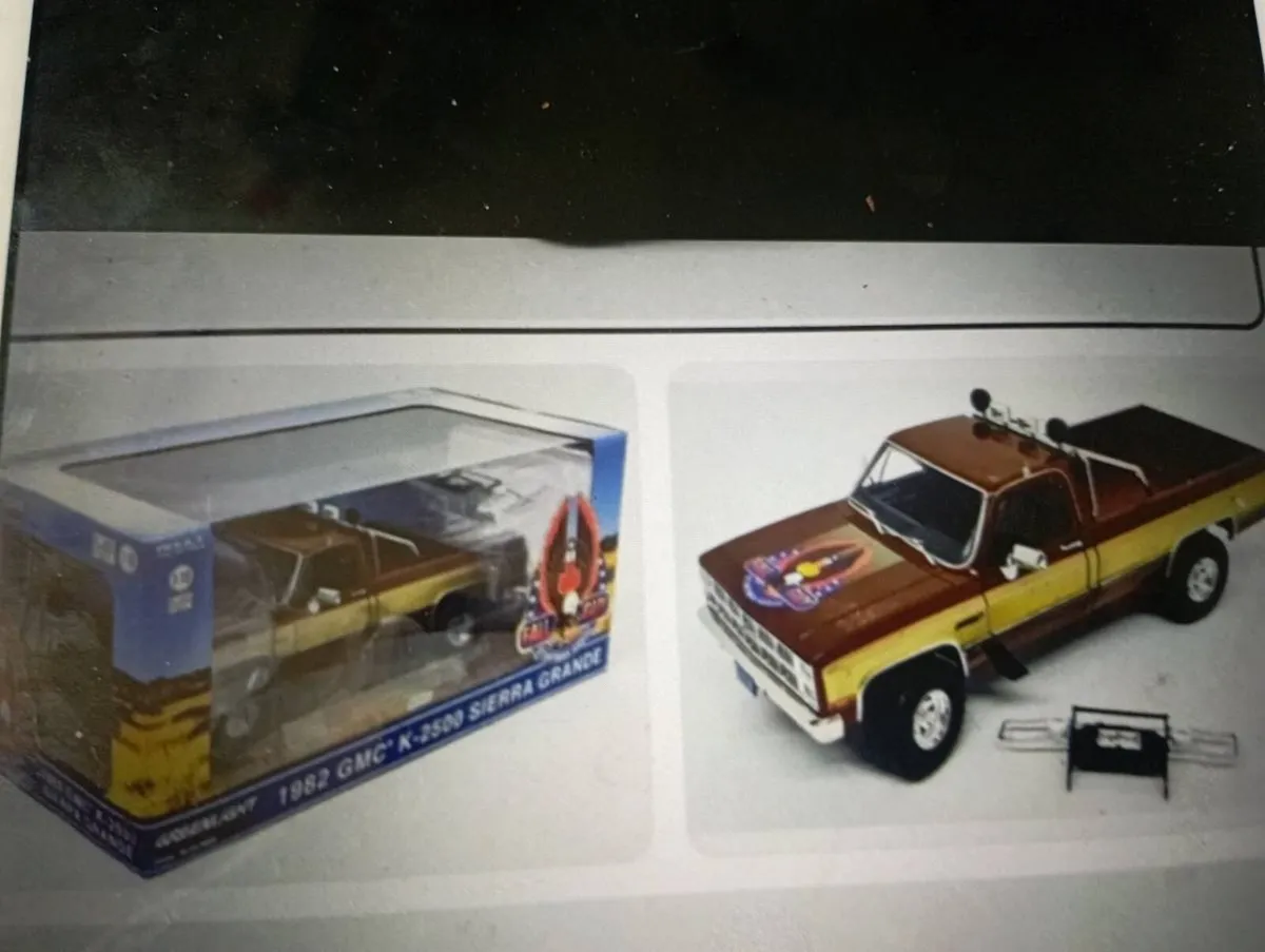 1-18 GMC K-2500 SIERRA I982 PICK UP TRUCK - Image 1