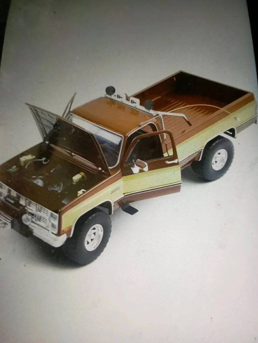 1-18 GMC K-2500 SIERRA I982 PICK UP TRUCK - Image 2