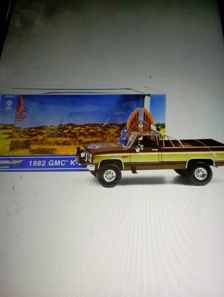 1-18 GMC K-2500 SIERRA I982 PICK UP TRUCK - Image 4