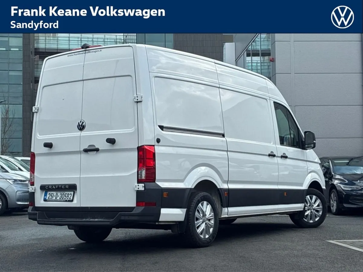 Volkswagen Crafter HIGHLINE AUTO HIGH ROOF 30 MWB - Image 3
