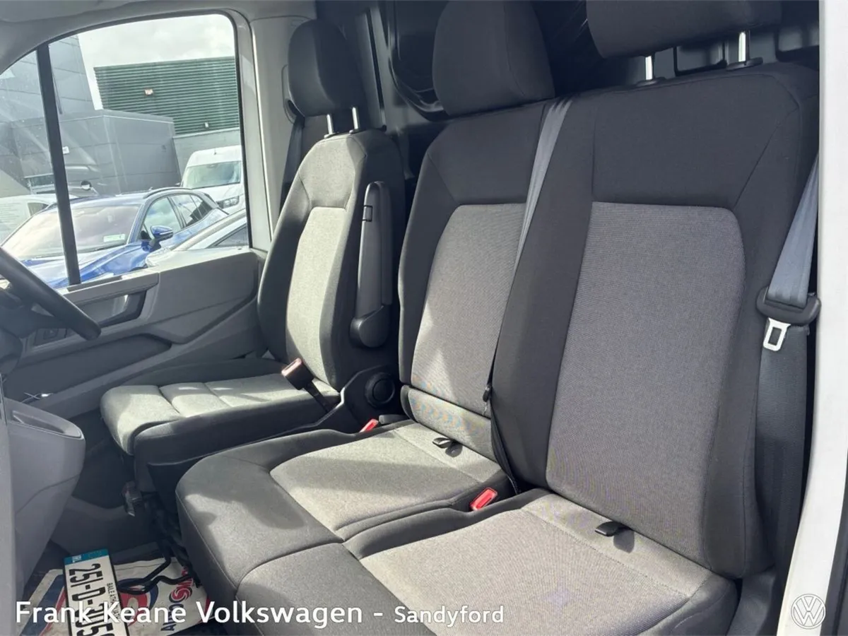 Volkswagen Crafter HIGHLINE AUTO HIGH ROOF 30 MWB - Image 4